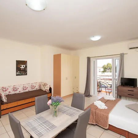 Olivine Apartment *